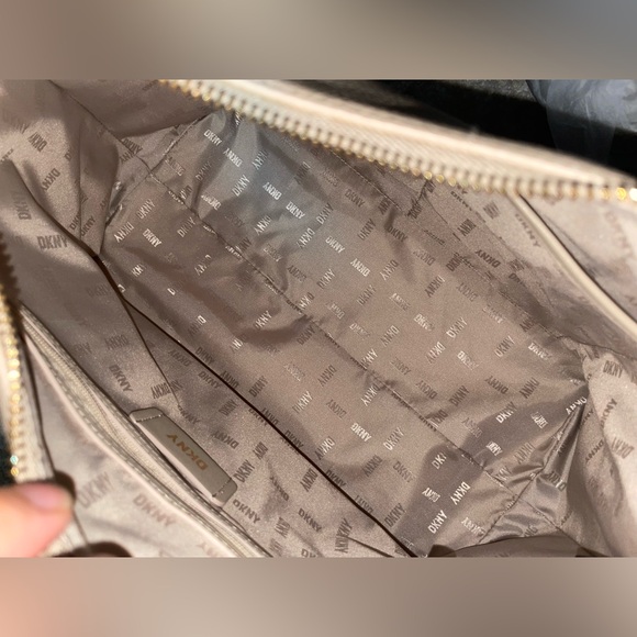 DKNY - Picture 9 of 9